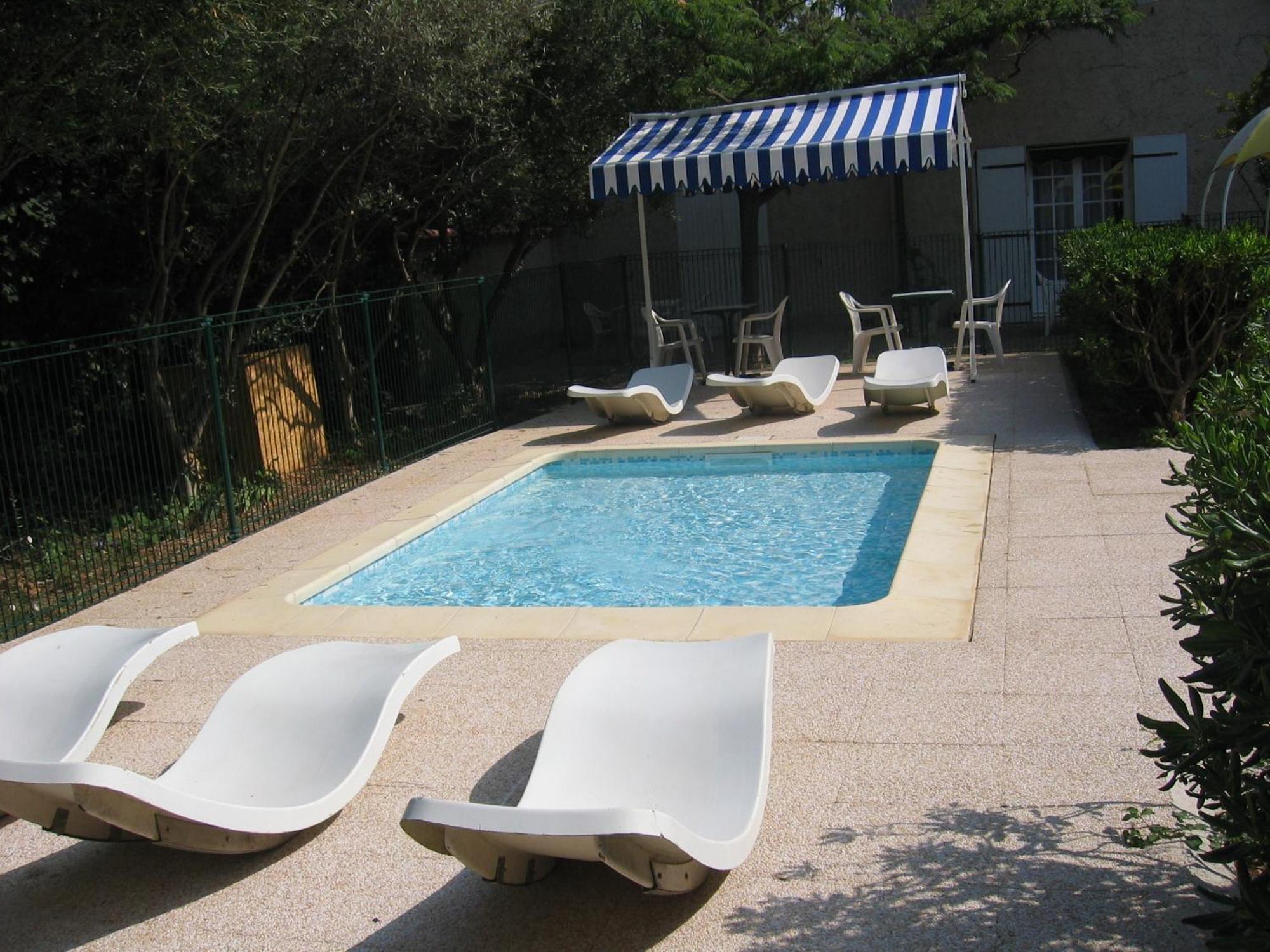 Le Petit Manoir Logis Les Angles (Gard) Exterior foto